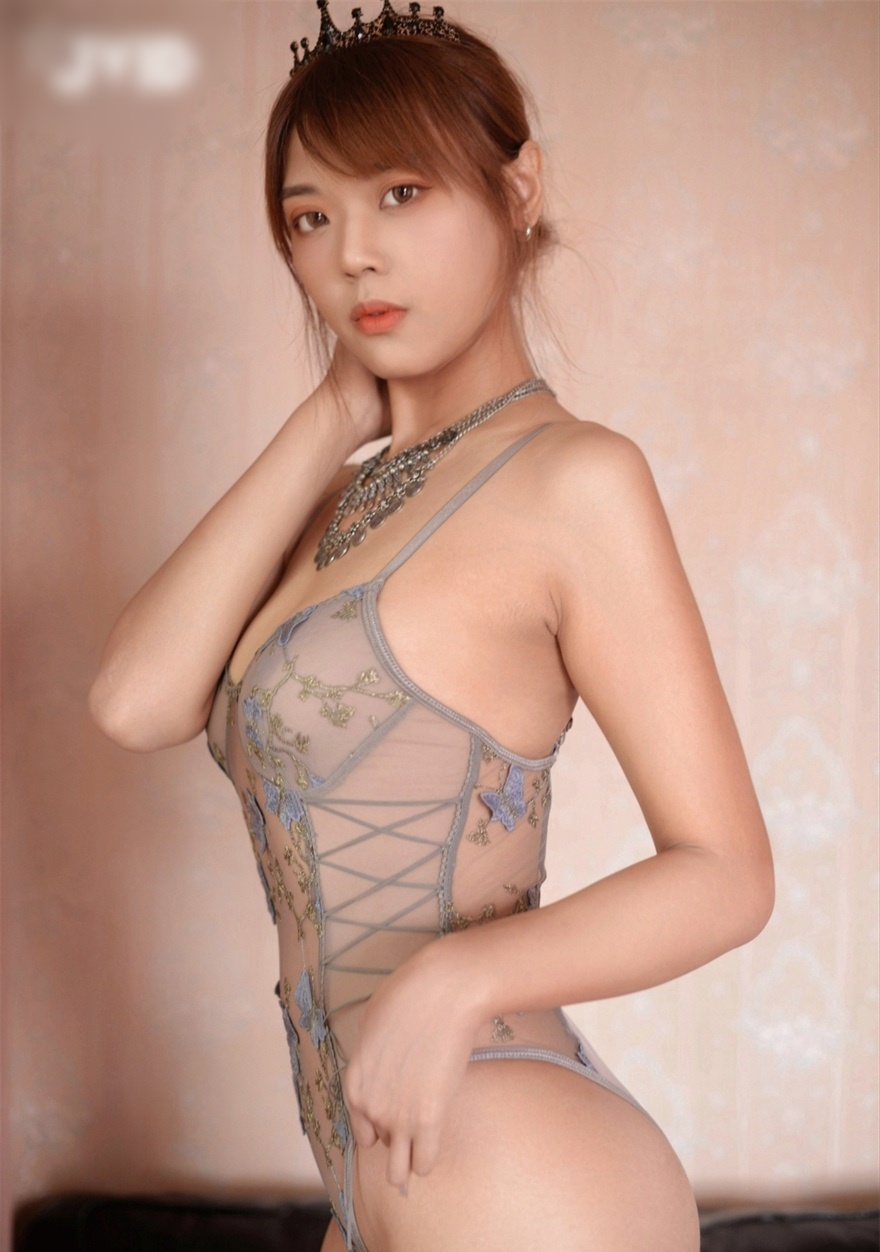 高优质的女孩约拍欲望的眼神 75P1V