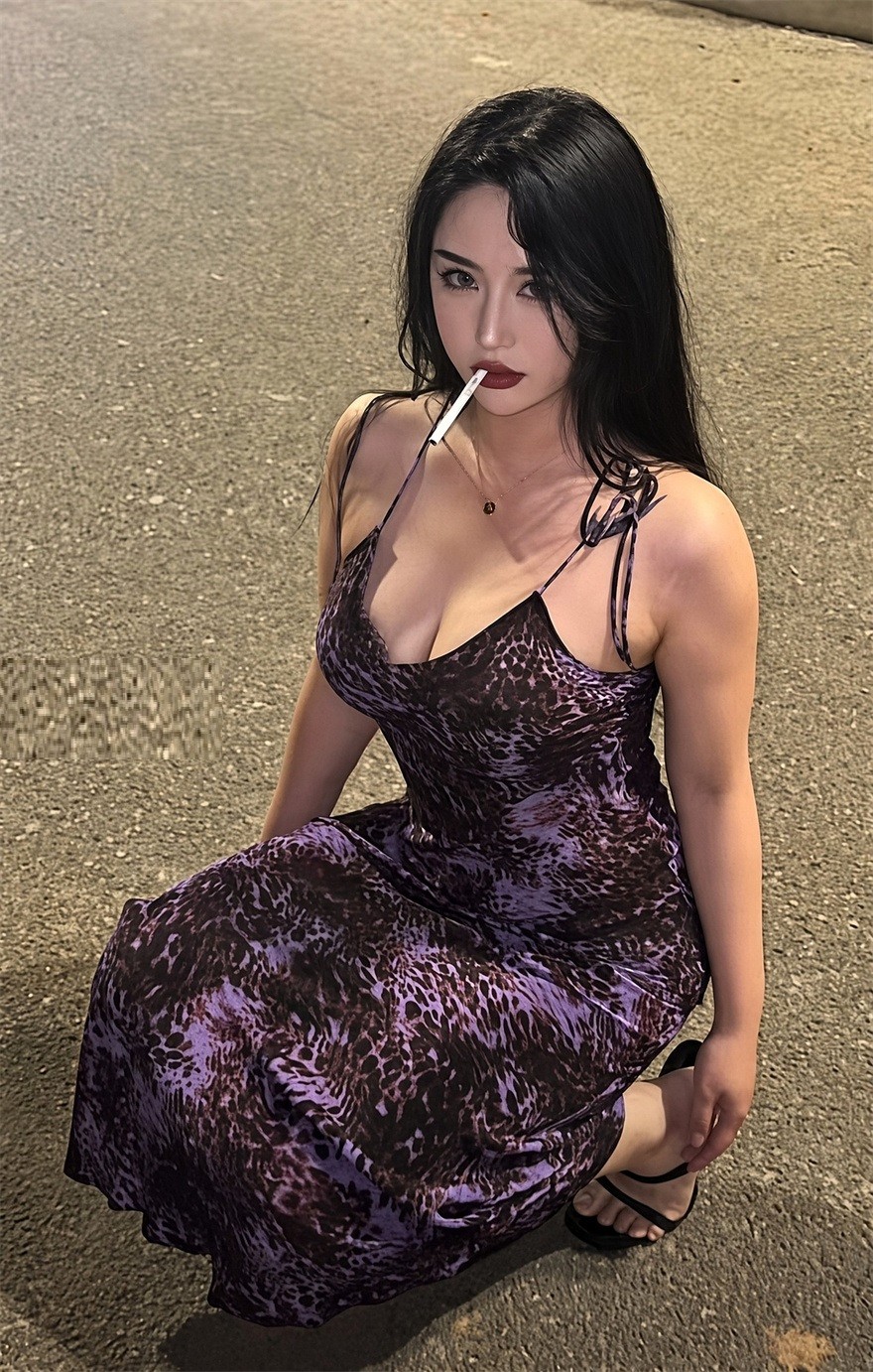 原档泄密长沙精致小少妇丝绒蝴蝶结连体 9P24V